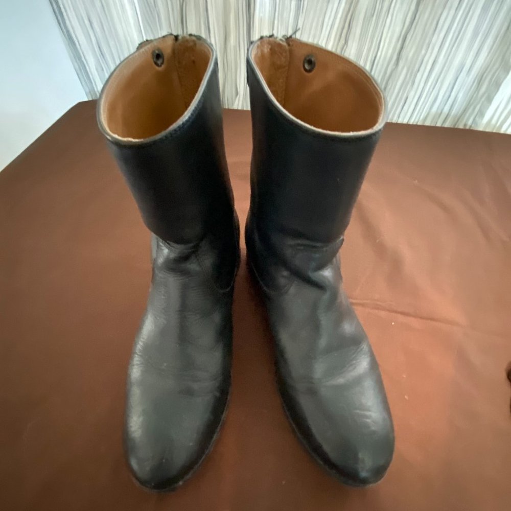 FRYE SIZE 9 ANKLE BOOTS